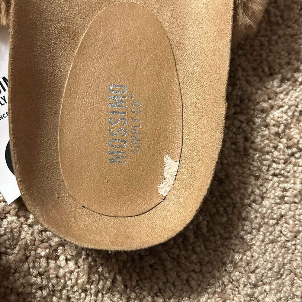 Mossimo Flip Flops - Picture 3 of 3